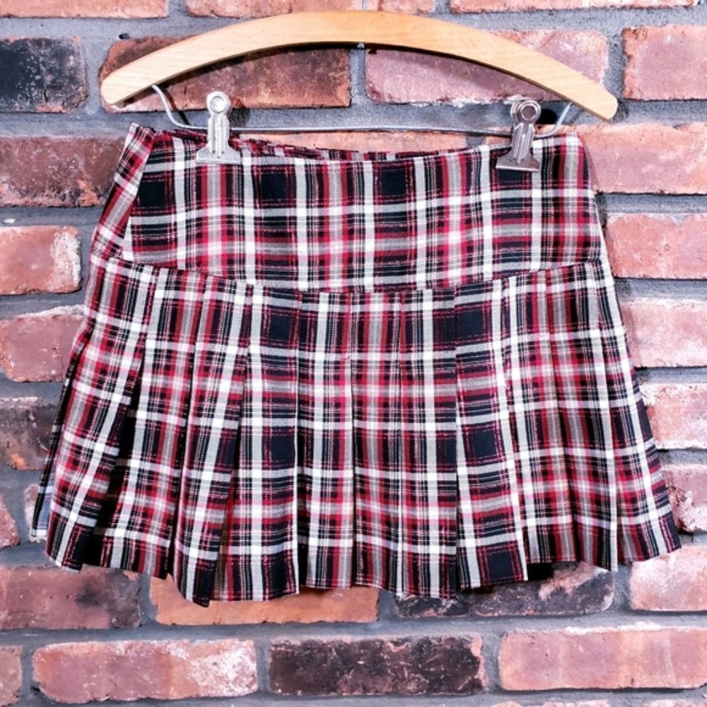 Cute Pleated Mini (black, red & white)